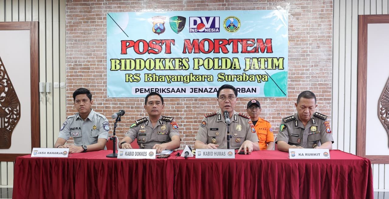 Polda Jawa Timur juga mengimbau masyarakat yang merasa kehilangan anggota keluarga yang diduga menjadi penumpang KM Mutiara Sentosa II agar segera melaporkan diri dan menyerahkan data antemortem kepada Posko DVI