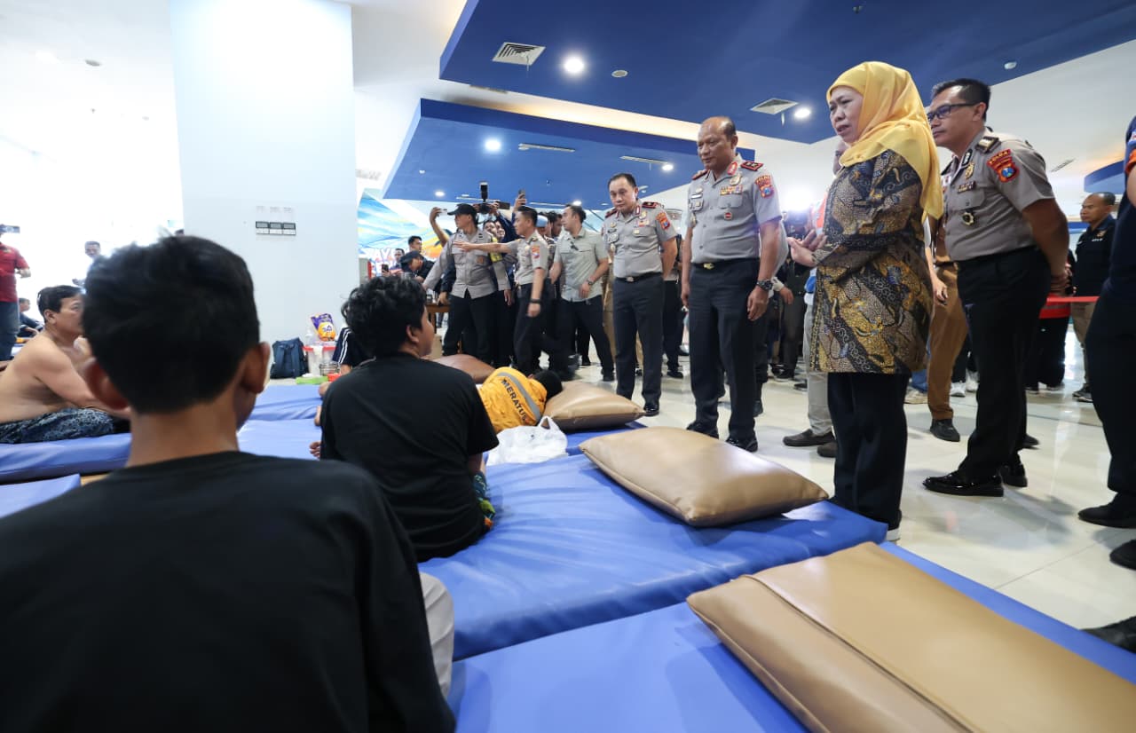 Selain memastikan penanganan terhadap para korban berjalan optimal, Kapolda Jatim juga menegaskan bahwa tim gabungan masih terus melakukan pencarian terhadap korban yang belum ditemukan