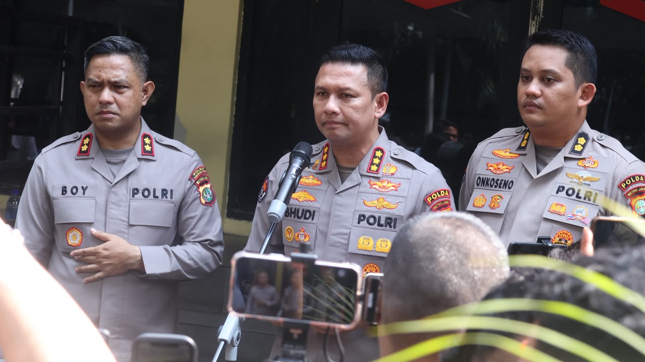 Kabidhumas Polda Metro Jaya Kombes Pol Budi Hermanto mengatakan, dari hasil pendalaman, sebanyak 995 pucuk merupakan senapan angin, bukan senjata api. Sementara satu pucuk lainnya merupakan senjata api jenis Franchi SPA SPAS-15 kaliber 12GA