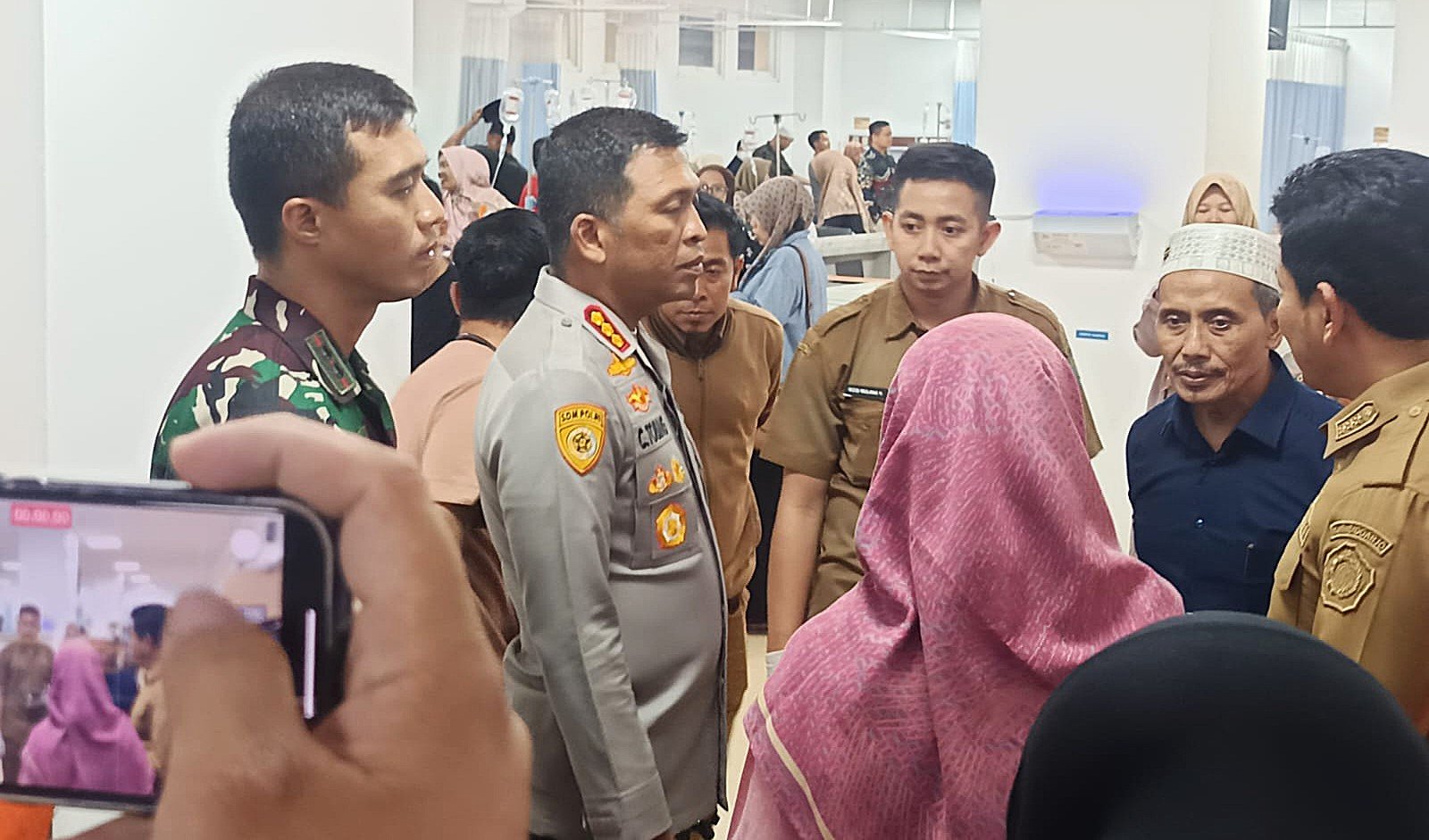 Polresta Sidoarjo juga memastikan pengamanan dilakukan sejak proses evakuasi para santri dari lokasi Pondok Pesantren Manbaul Hikam hingga tiba di sejumlah rumah sakit untuk mendapatkan penanganan medis
