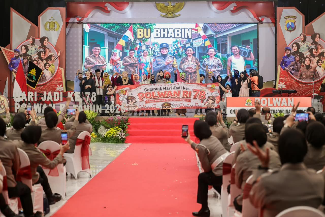 Kapolda Jatim juga mengapresiasi kiprah Polwan Polda Jatim yang telah dipercaya menjalankan berbagai tugas penting diminta agar terus meningkatkan kapasitas, termasuk kemampuan menghadapi perkembangan teknologi dan dinamika masyarakat