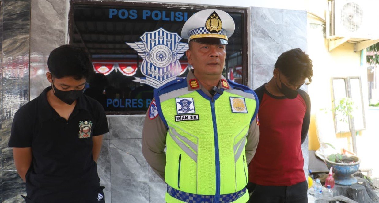 Peristiwa tersebut sekaligus menjadi pengingat bahwa jalan raya merupakan ruang bersama. Setiap tindakan pengendara dapat berdampak langsung terhadap keselamatan pengguna jalan lainnya