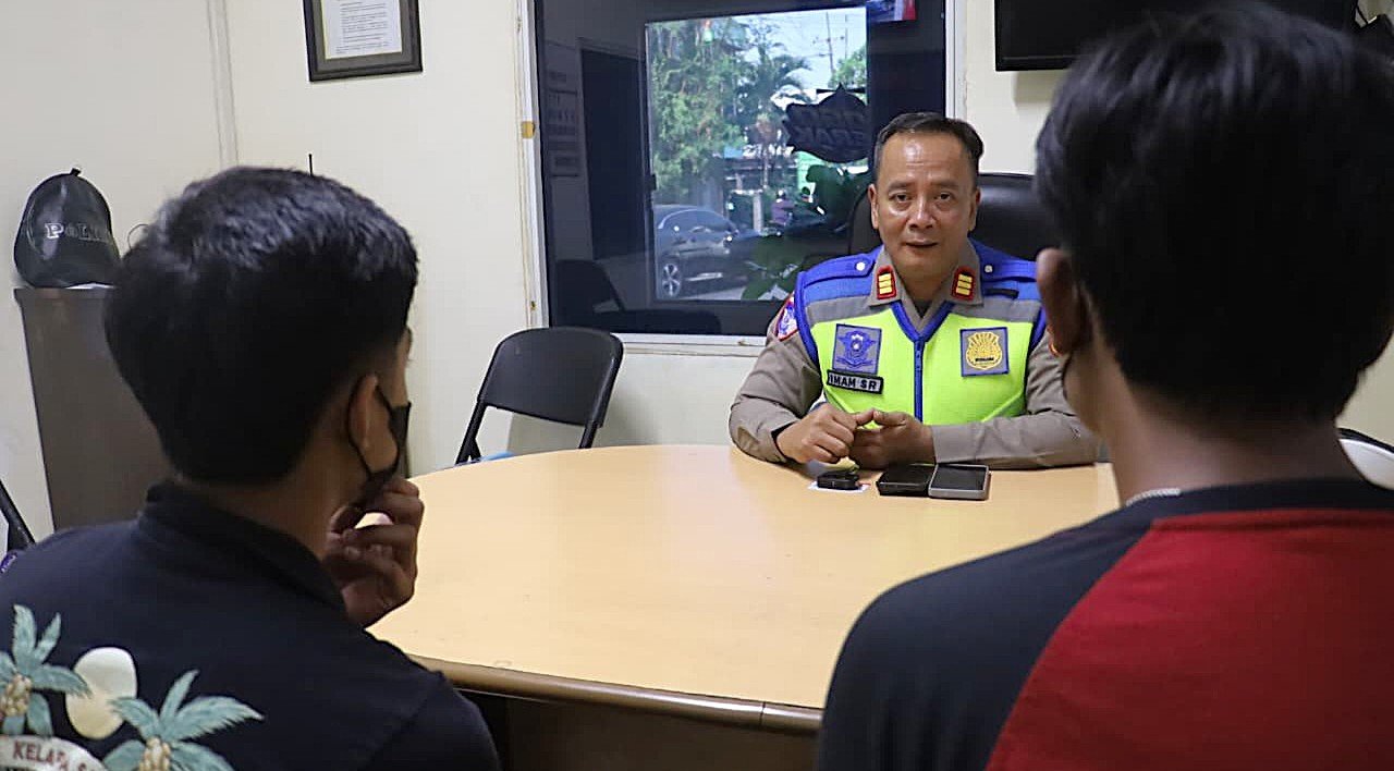 Polres Pelabuhan Tanjung Perak Beri Sangsi Tilang Pengemudi Truk Ugal-ugalan yang Viral di TikTok