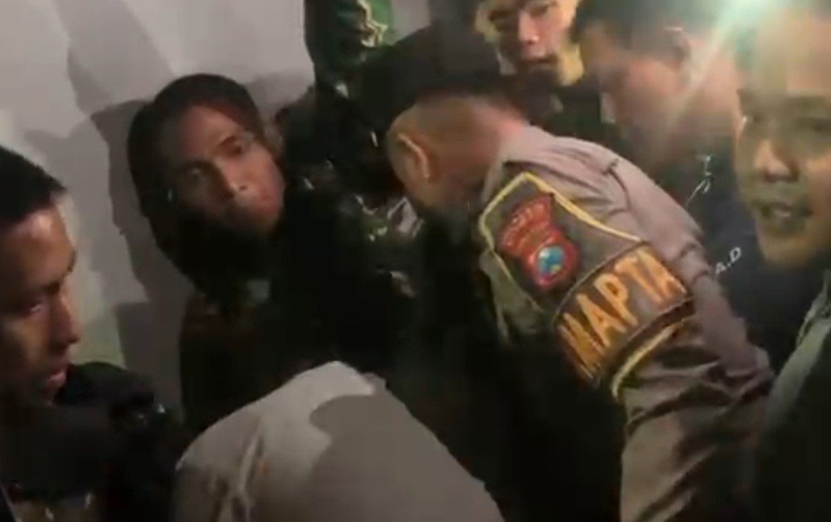Upaya pelaku JS, asal Jabung kabupaten Malang ini, berusaha membawa kabur kendaraan korban berhasil digagalkan berkat respons cepat pemilik motor dan warga