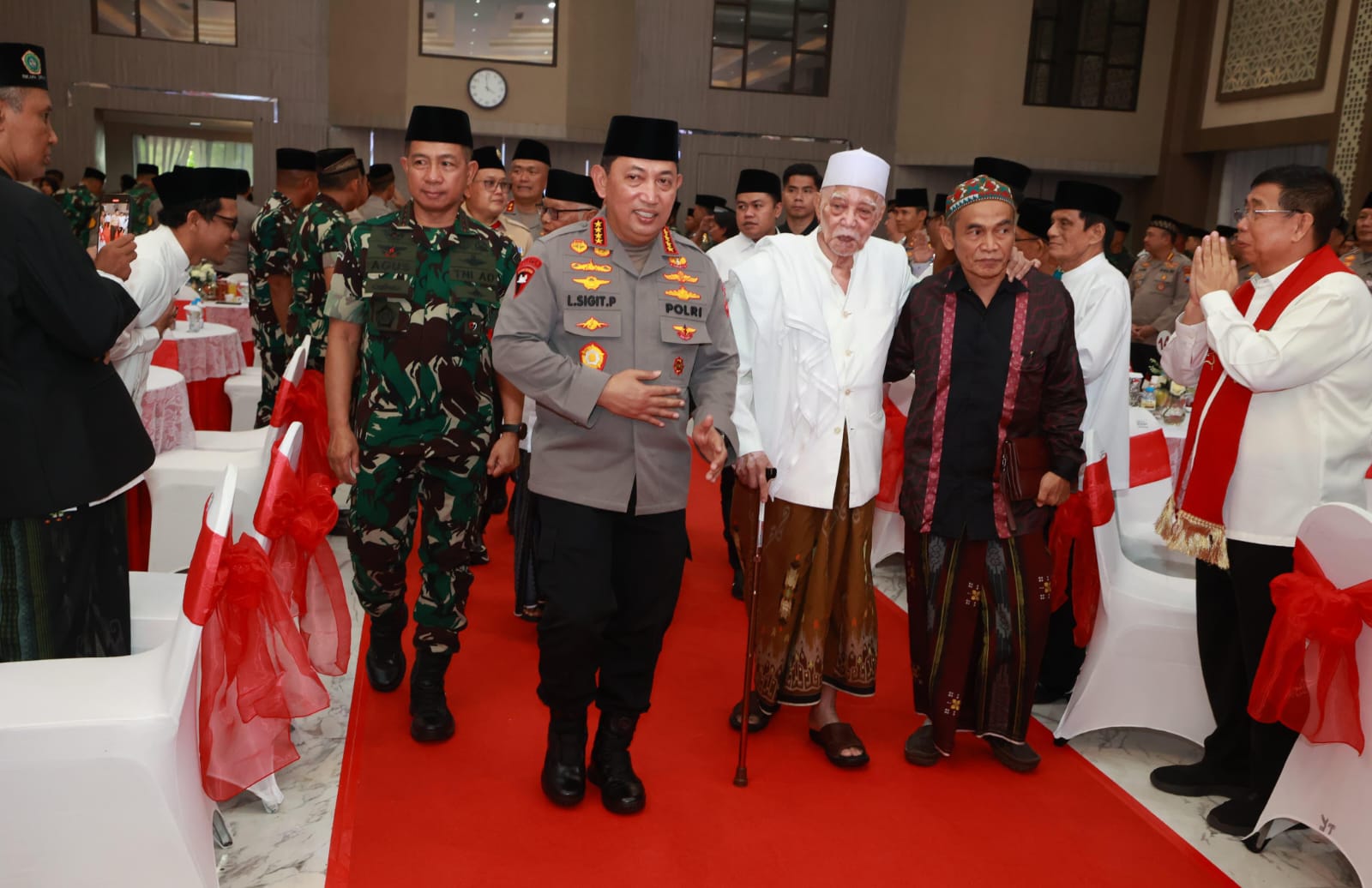 Kapolri Dan Panglima Hadiri Doa Lintas Agama di Jatim