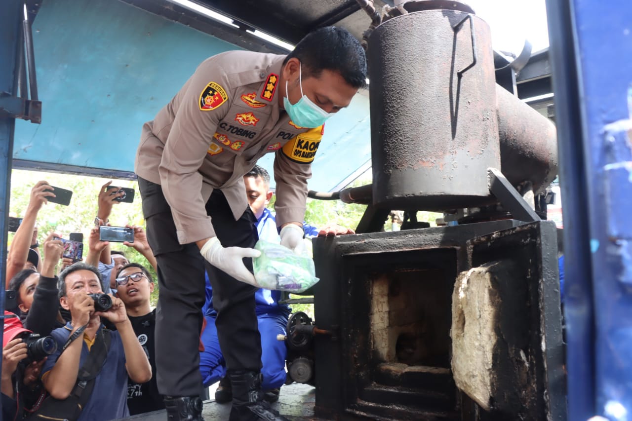 Polresta Sidoarjo Musnahkan Barang Bukti Narkoba Senilai Rp 30 Miliar