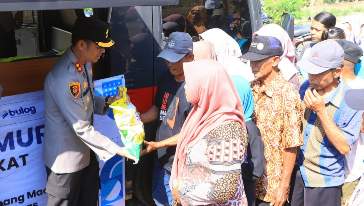 Polres Ngawi Berbagi Warga Desa Pacing: Terimakasih Pak Polisi