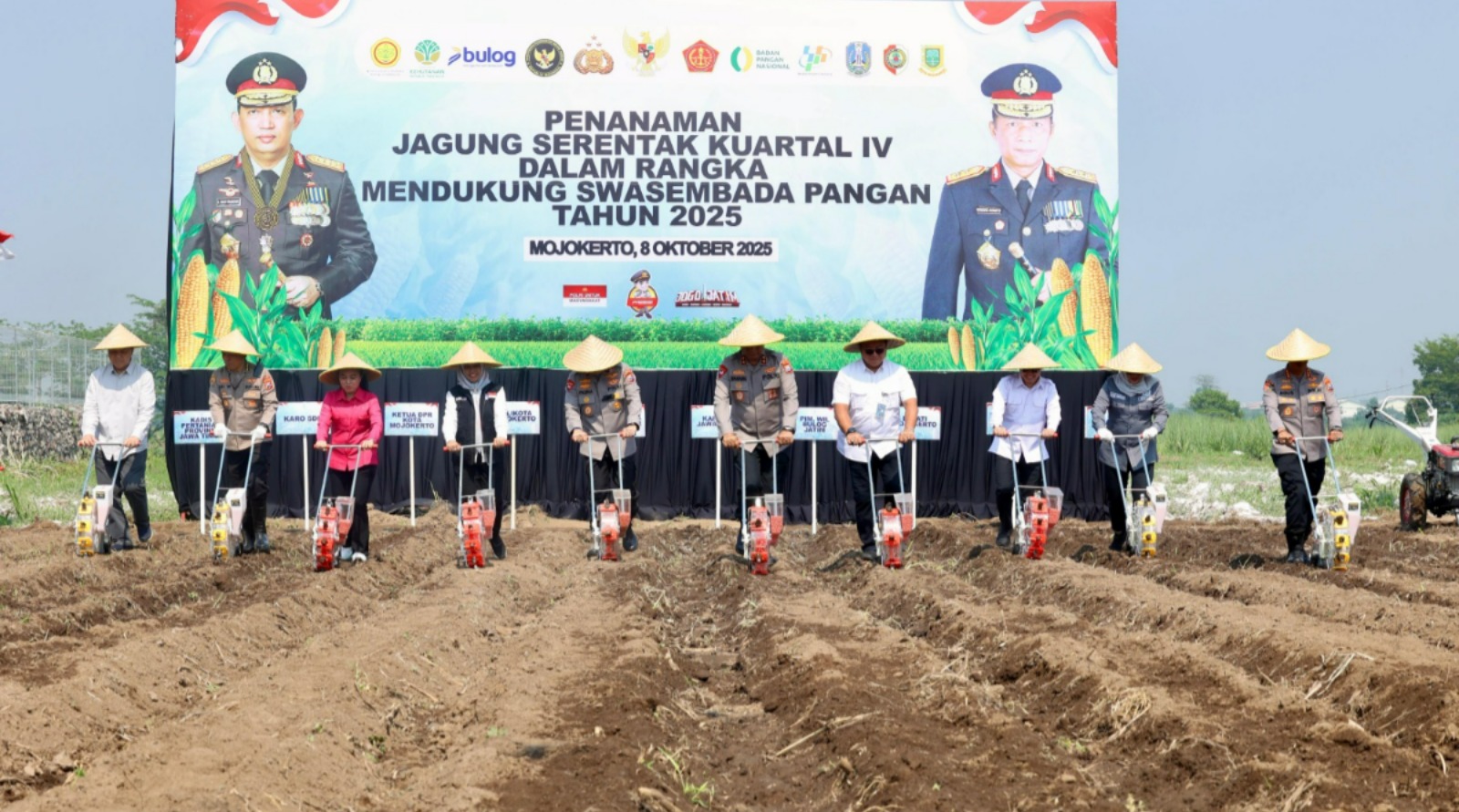 Kapolda Jatim Pimpin Penanaman Jagung Serentak Kwartal IV di Mojokerto Pakai Benih Eco Bhayangkara