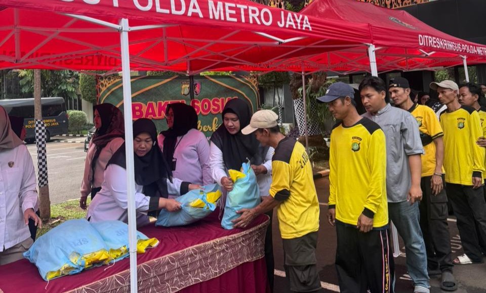 Polri Untuk Masyarakat: Ditreskrimsus Polda Metro Jaya Gelar Jumat Berkah