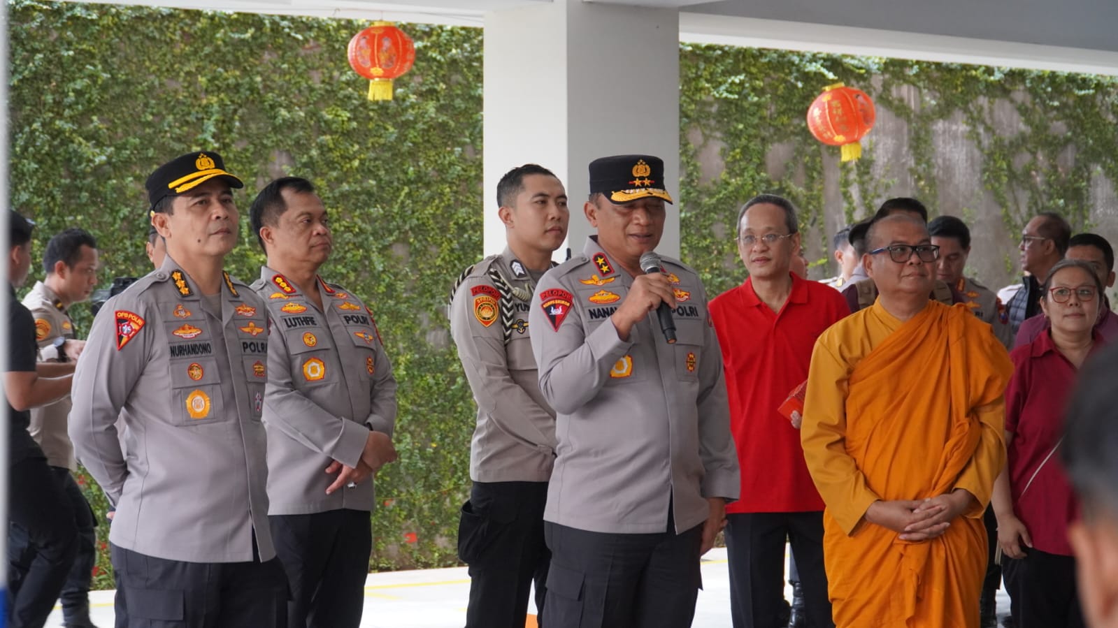 Jogo Jawa Timur: Kapolda Jatim Tinjau Perayaan Imlek di Vihara Buddayana Surabaya