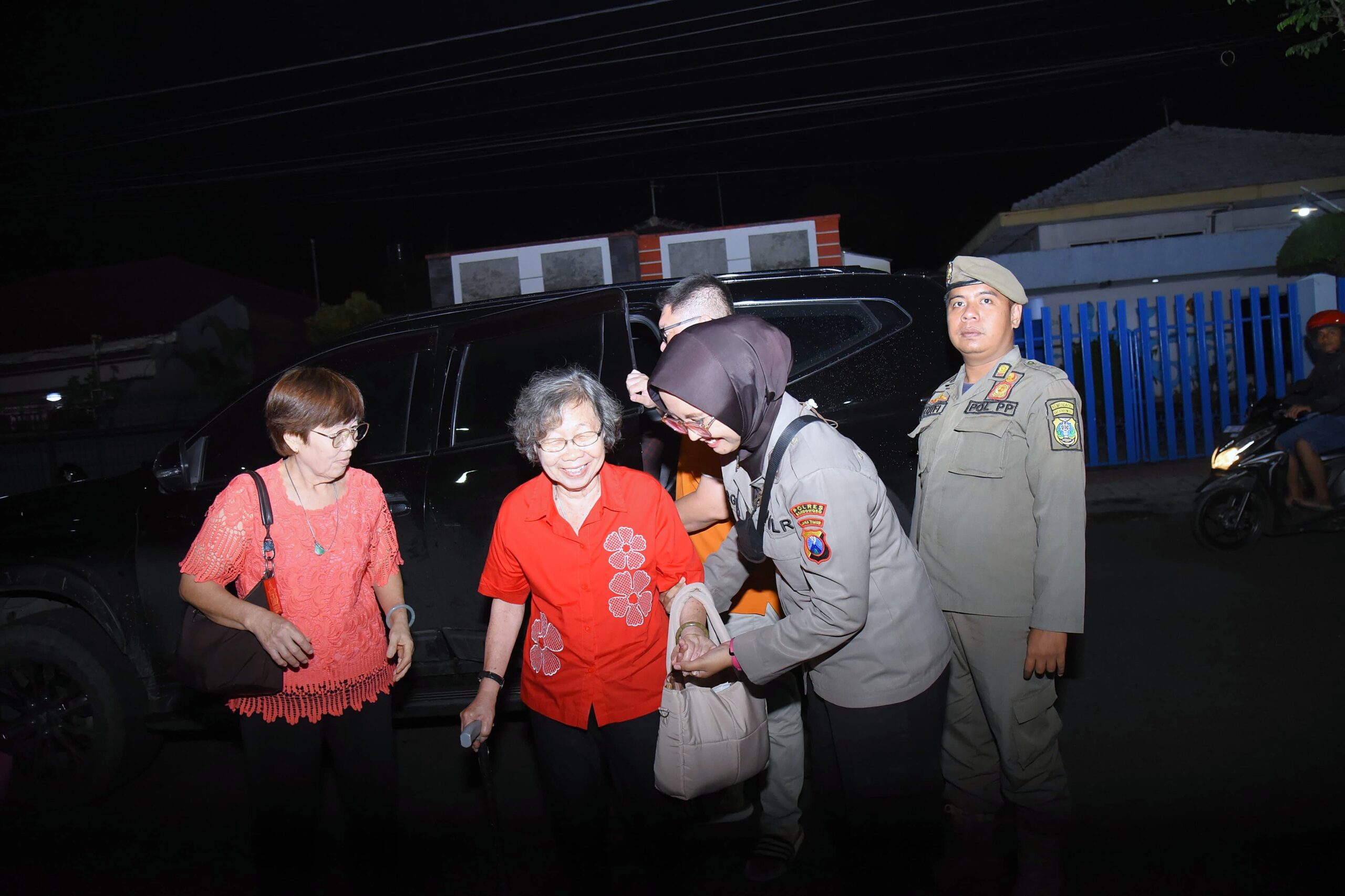 Respon Sigap Polwan Polres Bondowoso Layani Jemaat di Vihara Ariya Maitera