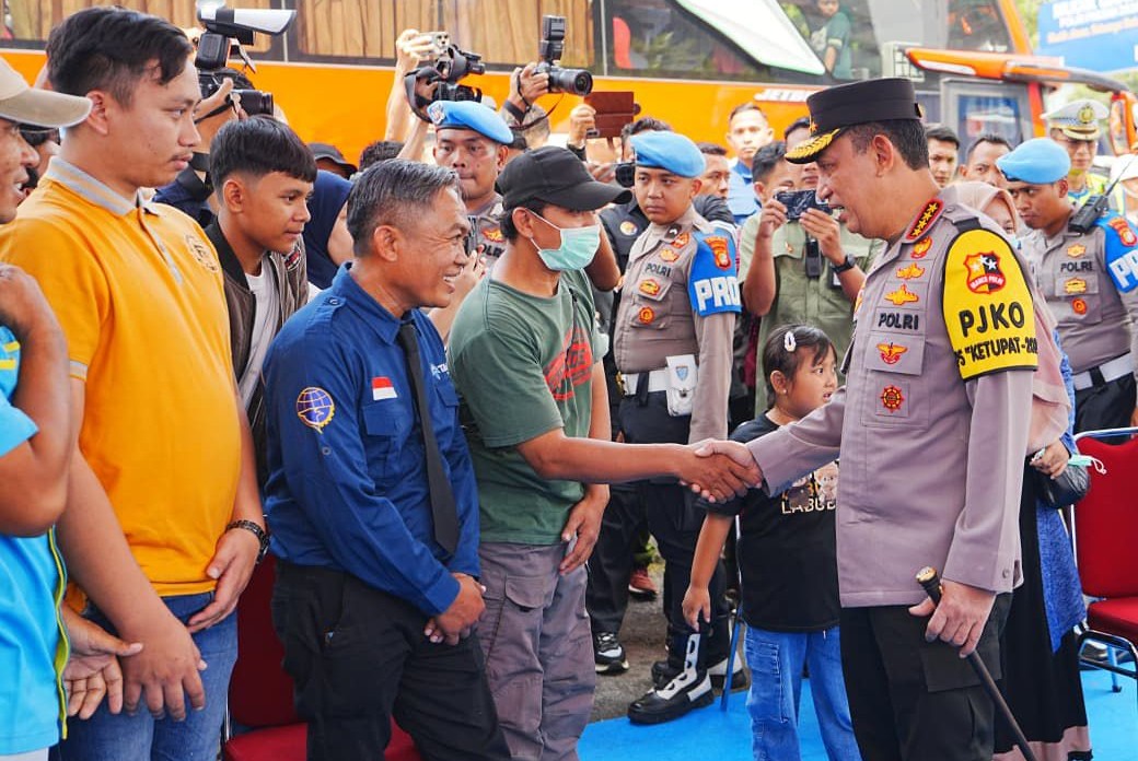 Kapolri Lepas 80 Bus Mudik Gratis, Pastikan Kesiapan Sopir Antar Masyarakat ke Tujuan