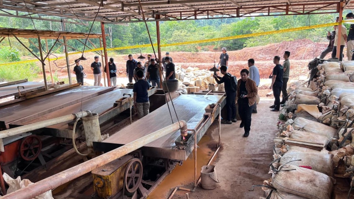 Polri Bongkar Penambangan Ilegal dan Penyelundupan Pasir Timah ke Malaysia, 7 Tersangka Diamankan