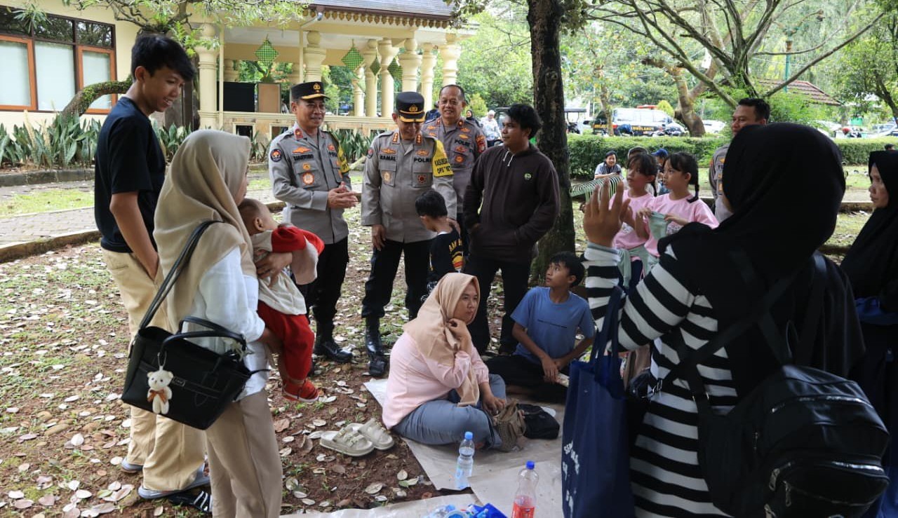 Tinjau Kawasan Wisata Ragunan, Polri Pastikan Keselamatan dan Kenyaman Masyarakat Saat Libur Lebaran