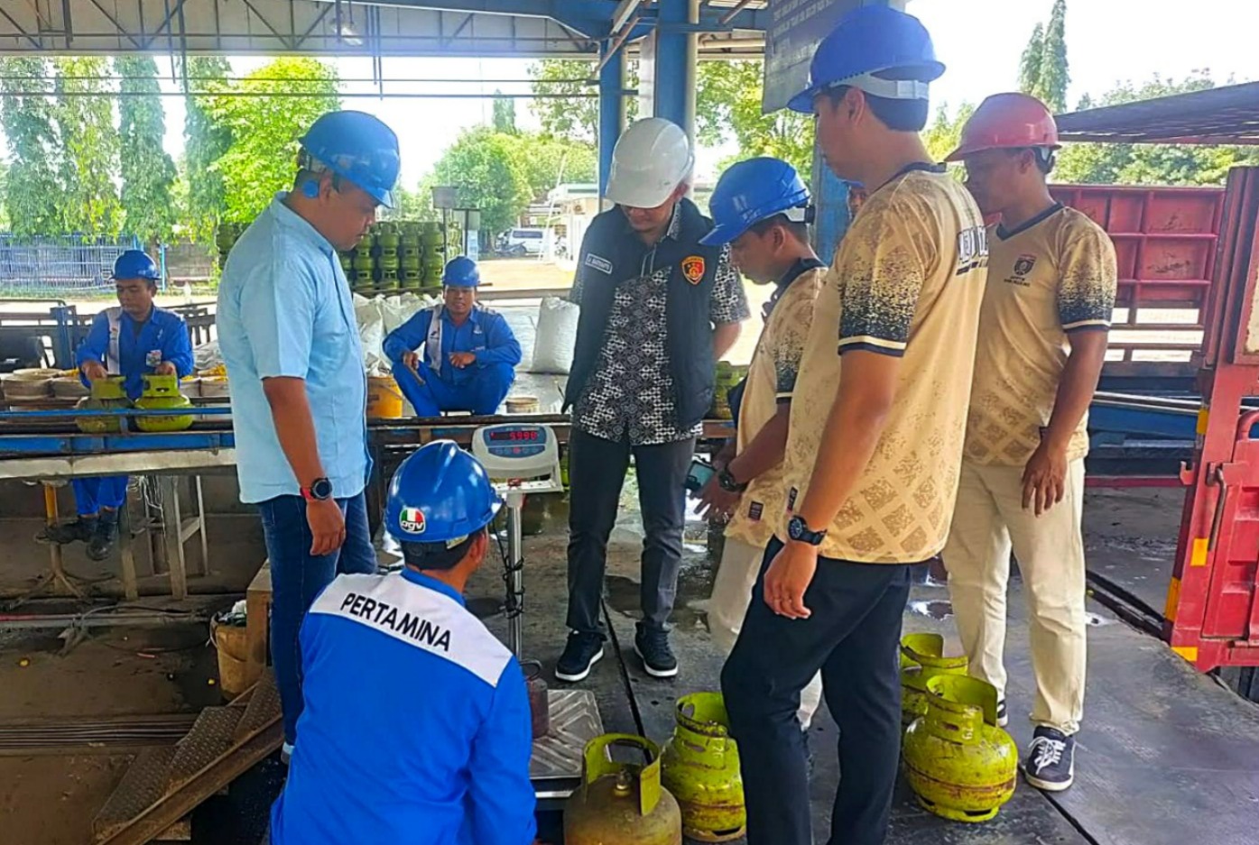 Polres Ngawi Cek SPBU dan SPBE Pastikan Stok BBM dan LPG Aman Pascalebaran