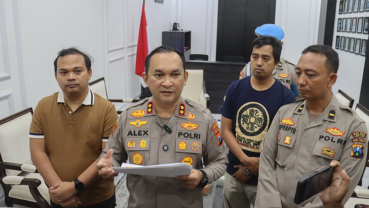 Polres Lumajang Amankan 10 Terduga Pelaku Penganiayaan Kepala Desa Pakel