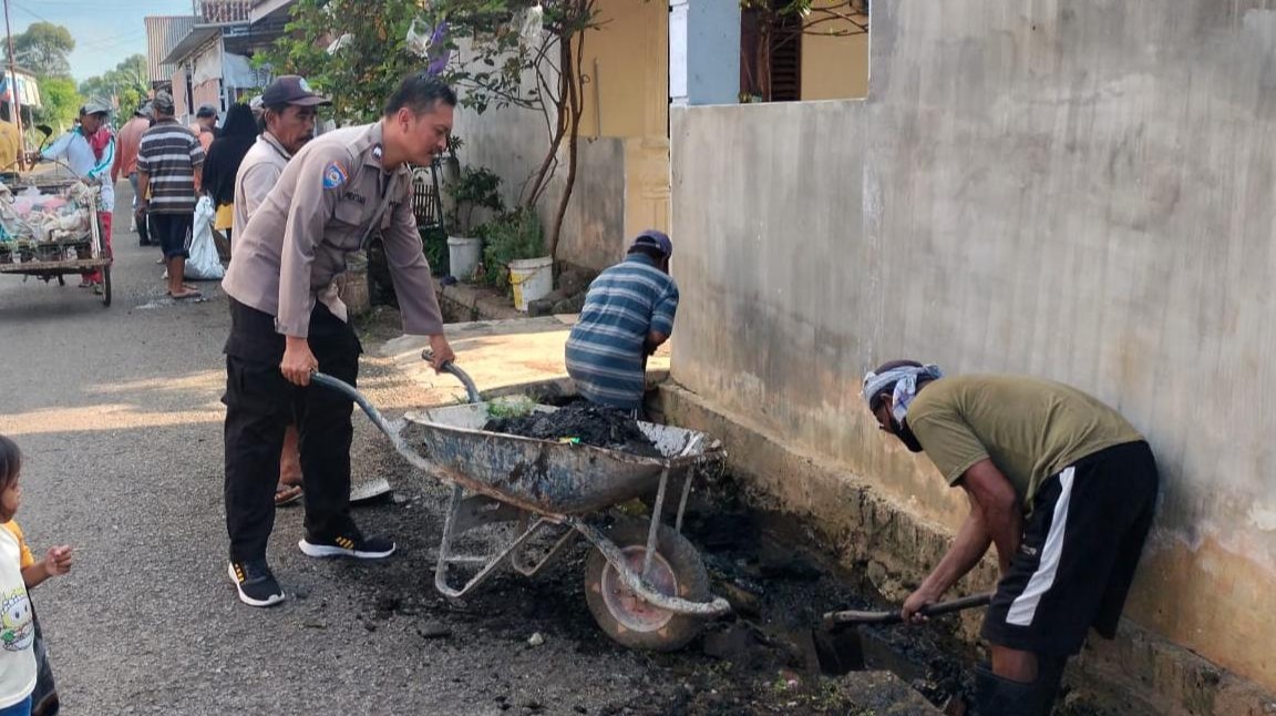 Polres Probolinggo Kota Gelorakan Gerakan Indonesia ASRI, Bersama Lintas Sektor Bersihkan Lingkungan