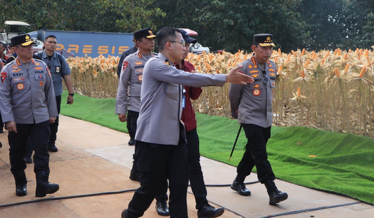 Polri Bersama Petani Jagung Tuban Bersiap Sambut Kehadiran Presiden RI pada Panen Raya