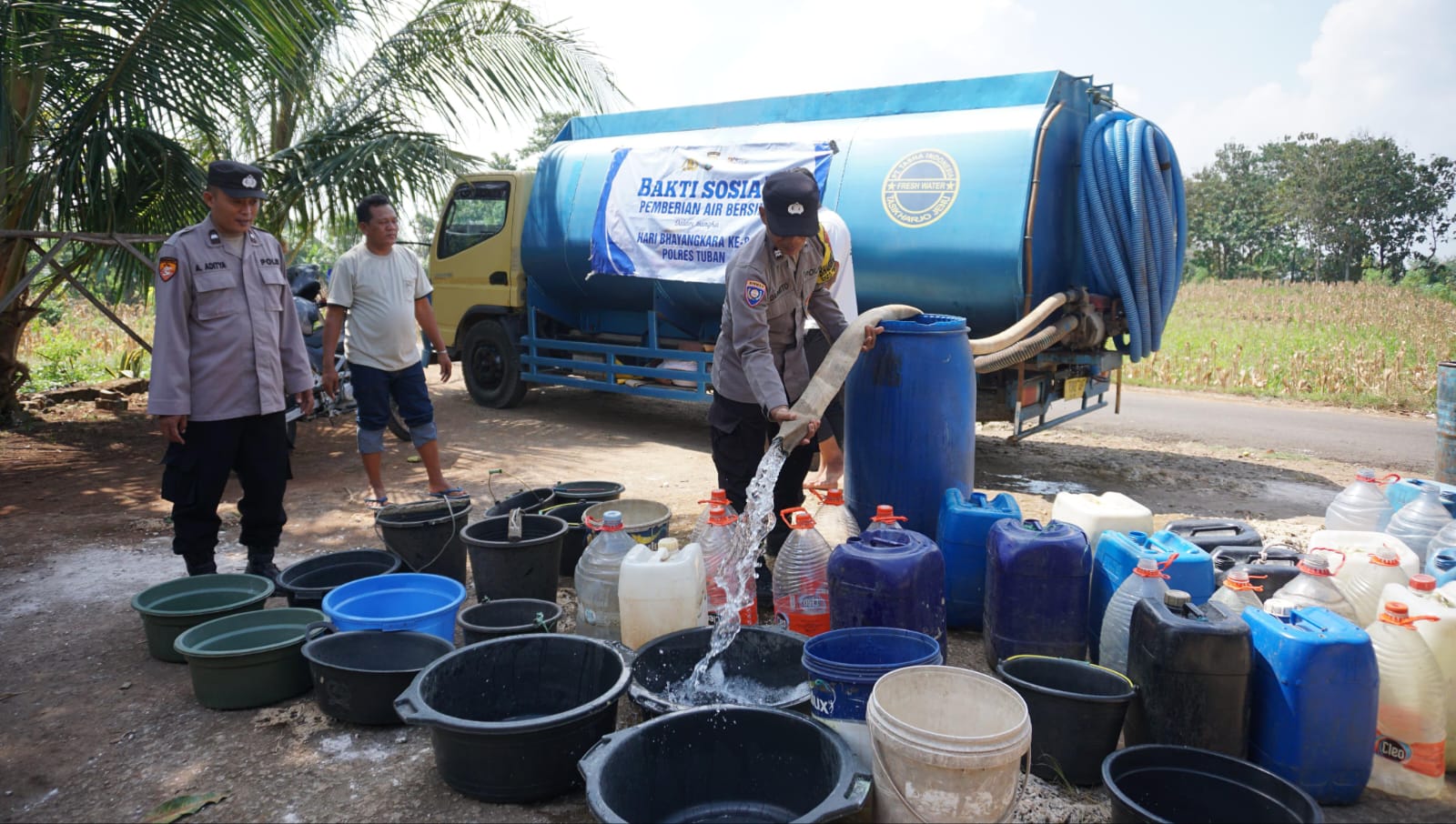 Polres Tuban Gelar Baksos Sambut Hari Bhayangkara ke 80, Droping 40 Ribu Liter Air Bersih di 3 Desa