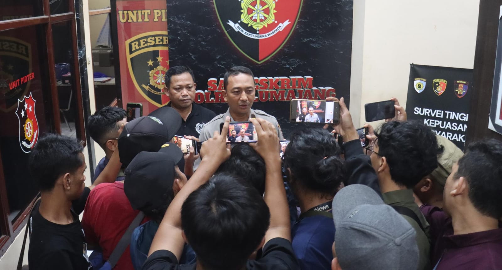 Polres Lumajang Amankan Tersangka Penadah Sapi Curian dan Senpi Rakitan
