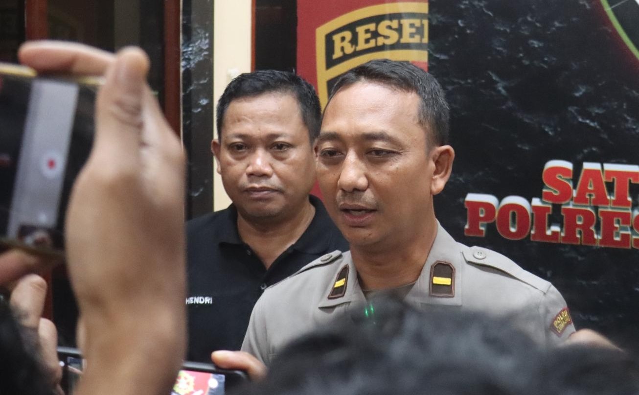 Polres Lumajang Amankan Dua Tersangka Pengedar Okerbaya, Sita Puluhan Ribu Butir Pil Logo Y