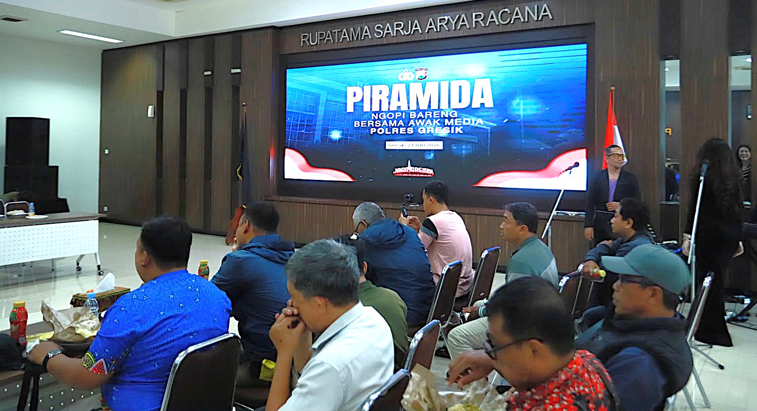 Polres Gresik Gelar Piramida, Perkuat Sinergi Melalui “Ngopi Bareng Media”