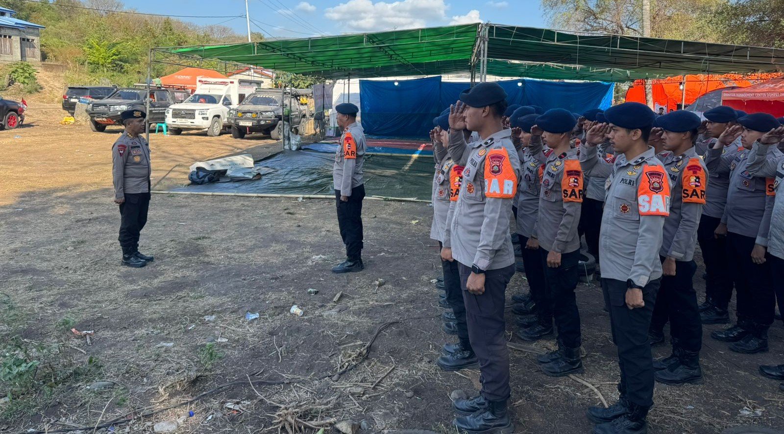 Bantu Warga Tetap Terhubung, Brimob Hadirkan Wi-Fi Gratis di Posko Pengungsian Barangkolong