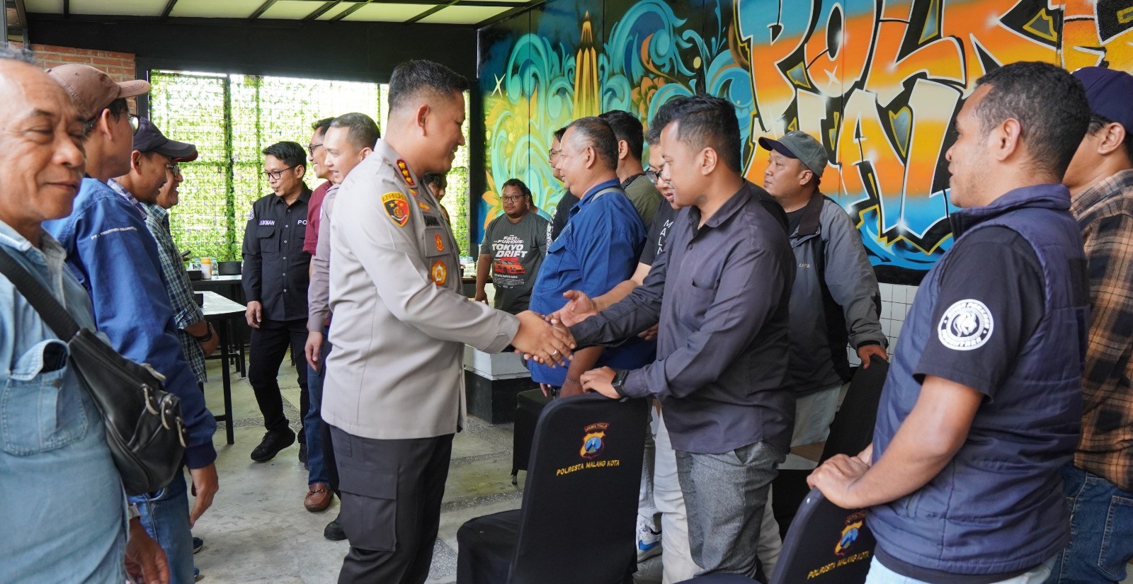 Kapolresta Malang Kota Ajak Media dan Suporter Jaga Kamtibmas, Dorong Aremania – Bonekmania Rawat Kedamaian Sepak Bola