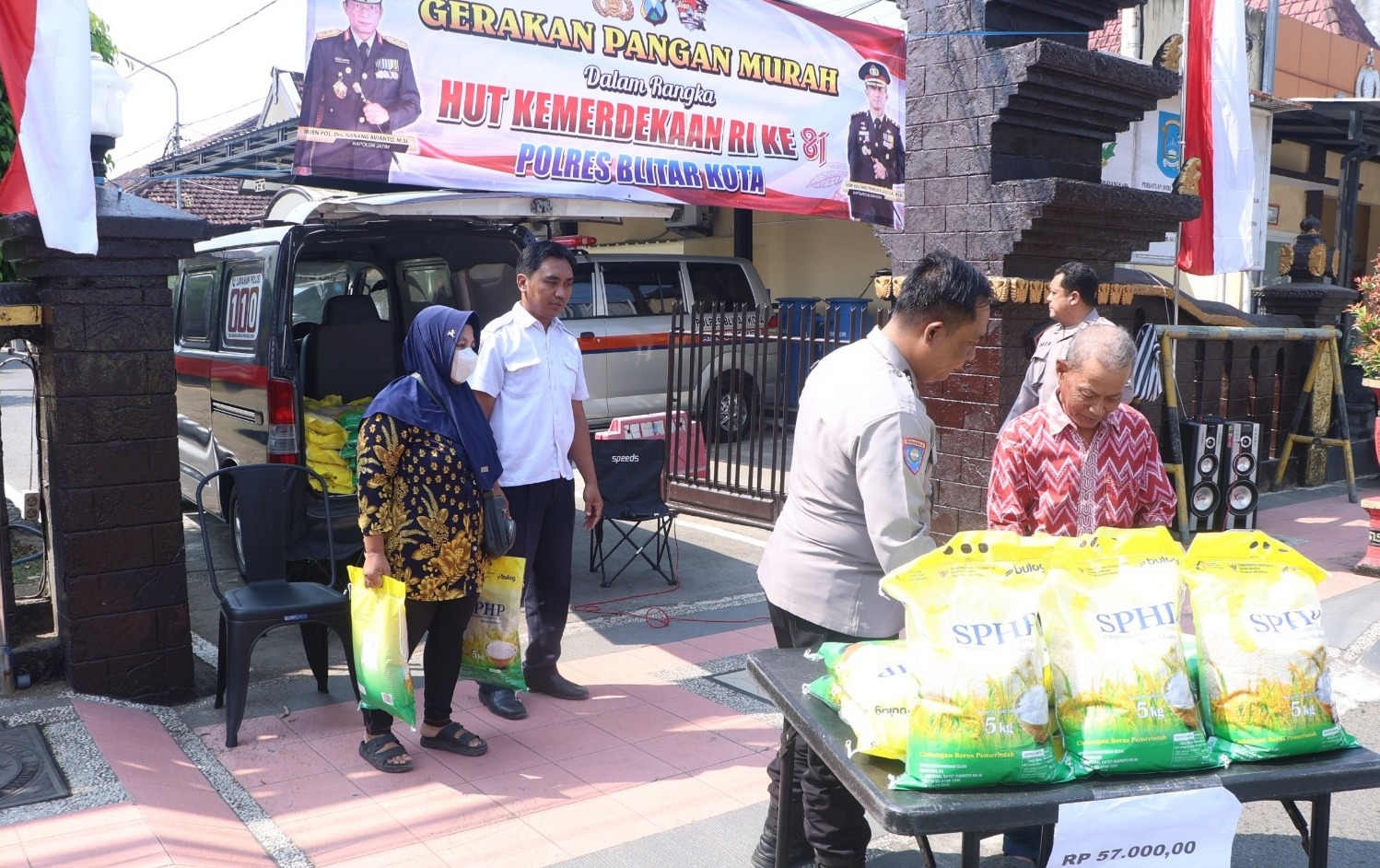 Polres Blitar Kota Gelar Gerakan Pangan Murah Sambut HUT Kemerdekaan RI ke-81