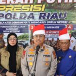 Ekspedisi Merah Putih Presisi Polda Riau Tanam 810 Mangrove Dan Salurkan Berbagai Bantuan di Pesisir Sinaboi