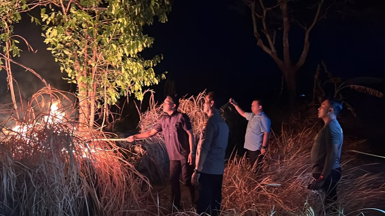 Polres Ngawi dan Tim Gabungan Buat Sekat Bakar dan Dirikan Posko Antisipasi Karhutla Lawu Utara Meluas