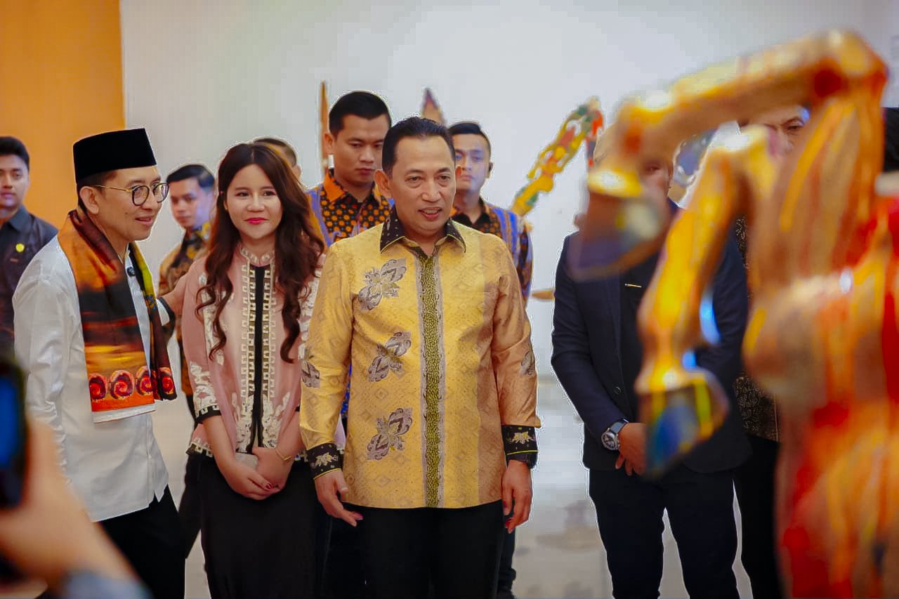 Kapolri Hadiri Pembukaan Pameran Nasirun “Bersimpuh di Kaki Para Guru” di Galeri Nasional Indonesia