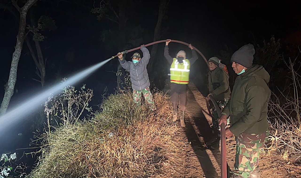 Polres Malang Terapkan Metode Sekat Jalur di Pos Jemplang, Cegah Api Karhutla Bromo Meluas