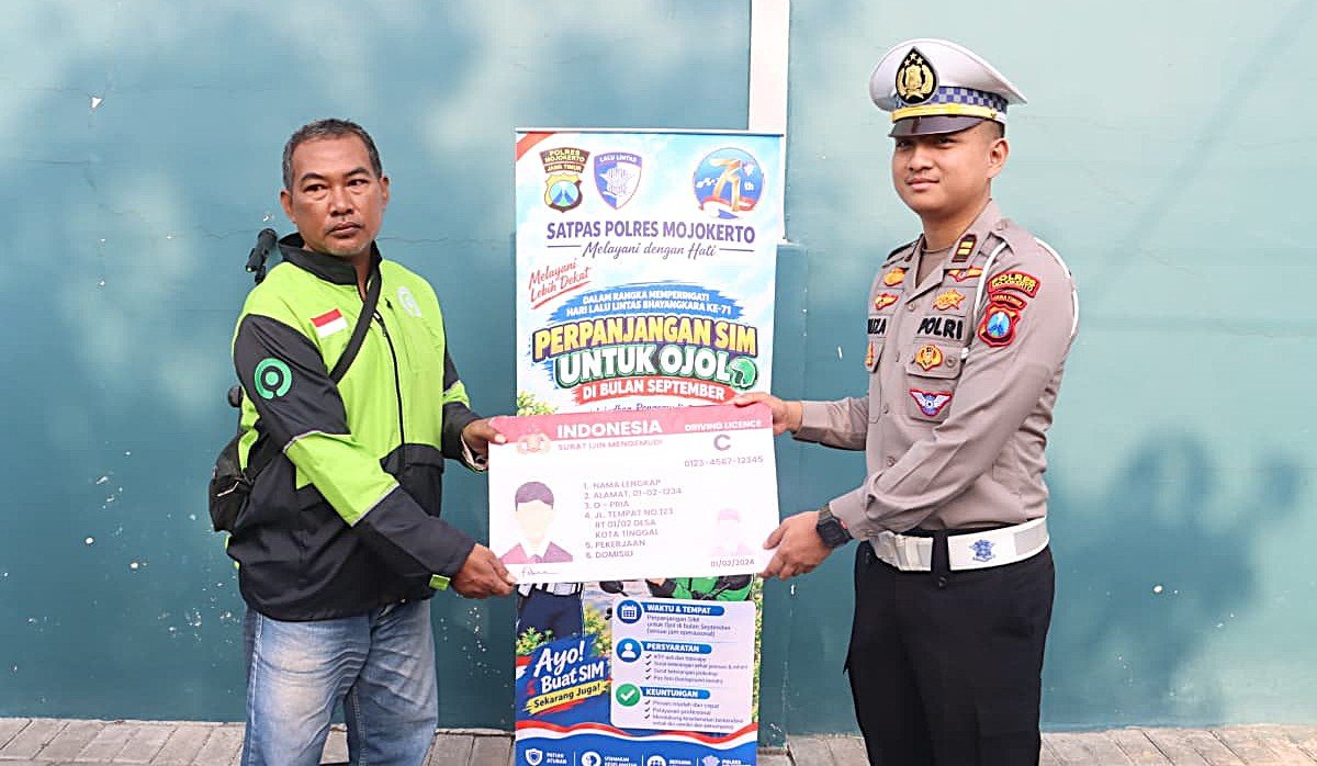 Sambut Hari Lalu Lintas Bhayangkara ke-71, Polres Mojokerto Berbagi Sembako Hingga SIM Gratis untuk Driver Ojol