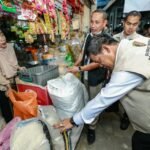 Satgas Pangan Polda Jatim Sidak Pasar Pucang, Usut Beras Premium di Atas HET