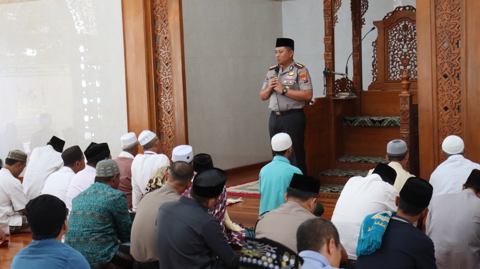 “Jumat Keliling” Polresta Malang Kota Danang Perkuat Sinergi dengan Warga untuk Cegah Hoaks dan Kejahatan