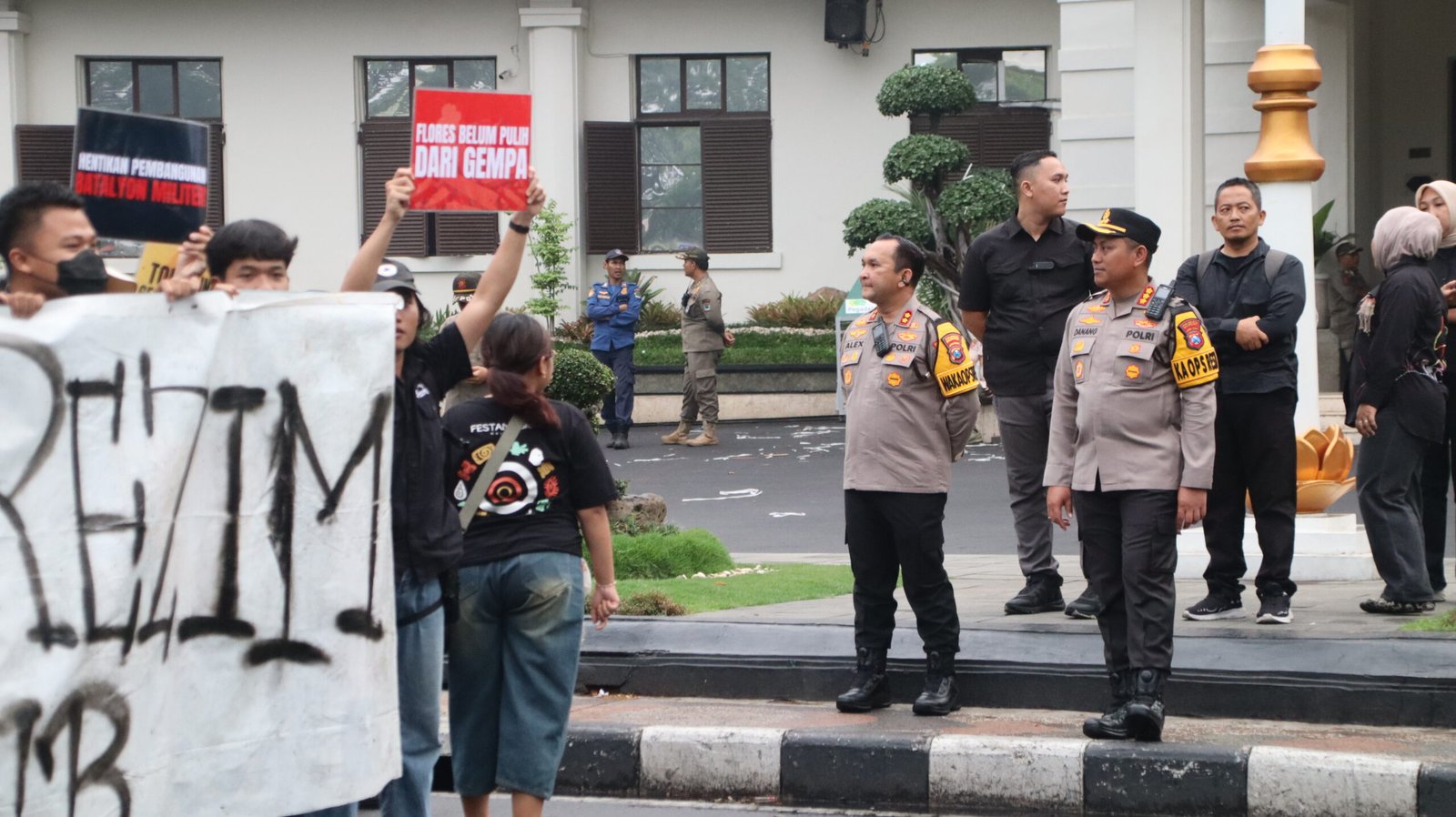 “Rutam Nuwus”, Kapolresta Malang Kota Apresiasi Nawak-Nawak Aliansi Rakyat Bangkit Bersatu Usai Aksi Damai