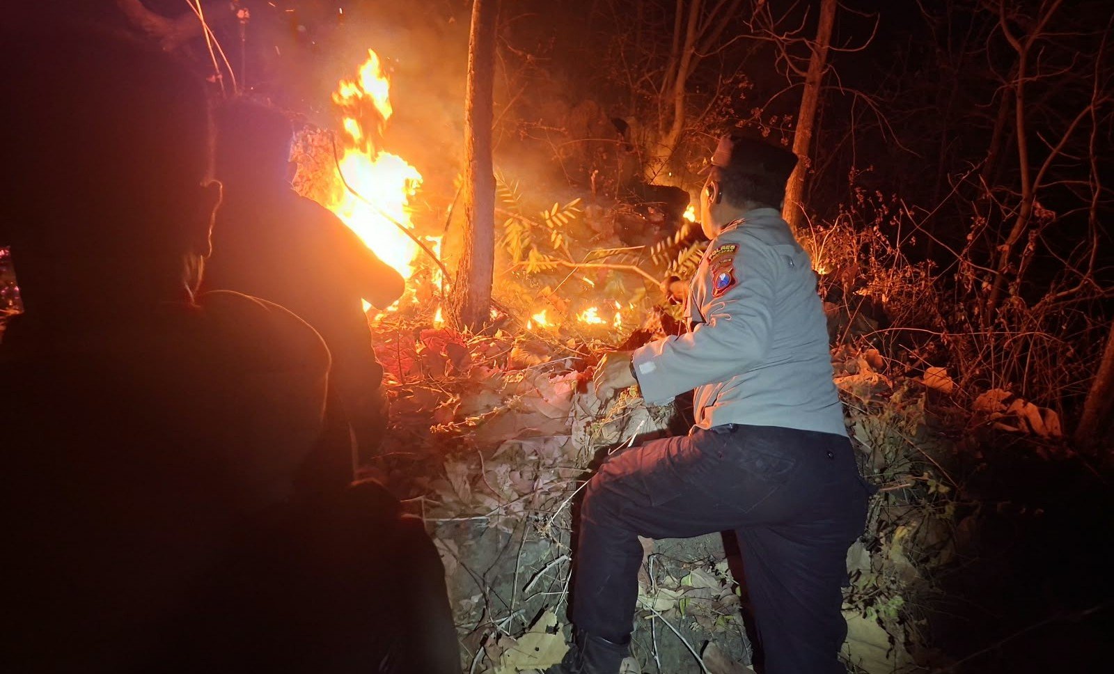 Gerak Cepat Jajaran Polres Ponorogo dan Tim Gabungan Berhasil Kendalikan Karhutla di Pohgading